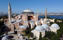 В греческих церквях объявили траур из-за первого намаза в Святой Софии