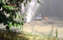 "Вода була під тиском": у Київтеплоенерго прокоментували неочікувану появу "фонтану" на Березняках