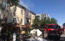 В центре Одессы горит жилой дом (фото)