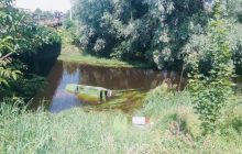 На Львівщині легковик збив велосипедиста і злетів з мосту в річку, є загиблий