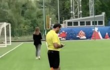В России арбитр ударил футболиста по лицу во время матча (видео)