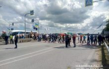 Под Житомиром ветераны войны на Донбассе перекрыли трассу на Киев (фото)