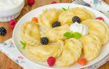 Нежные вареники с творогом: как приготовить вкусное блюдо со сладкой и соленой начинками