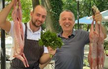 Відомий одеський ресторатор Лібкін у прямому ефірі готує котлети із кролика і незвичайне пюре (відео)