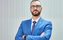 Колишній студент, який кинув яйцем у Януковича, став топ-менеджером Укрзалізниці
