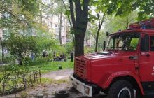 В Киеве мужчина пустил газ в квартире: коммунальщики эвакуировали подъезд – соцсети (фото)