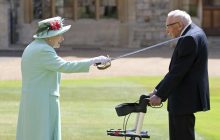 Елизавета II посвятила в рыцари 100-летнего ветерана за сбор денег для врачей (фото)