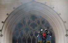 У Франції горить старовинний собор Святих Петра й Павла (фоторепортаж, відео)