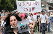 На вулиці російського Хабаровська вийшли до 50 тисяч росіян – вимагали "свободи" (фоторепортаж)