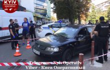 У Києві пасажир закидав водія таксі абрикосами, після чого влаштував стрілянину - соцмережі (фото, відео)