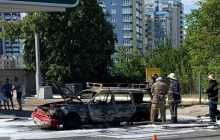 В Харькове во время движения загорелся автомобиль (фото, видео)