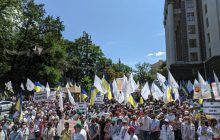 Около пяти тысяч сотрудников "Укрлендфарминга" вышли на митинг с требованием прекратить террор агрохолдинга