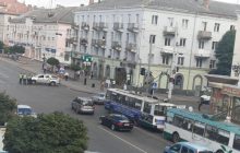 Появились фото и видео с места захвата заложников в автобусе в Луцке