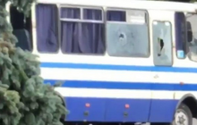 На окнах захваченного террористом автобуса в Луцке видны следы от выстрелов (фото, видео)