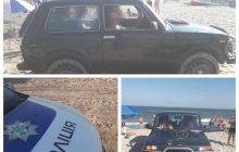 В Одеській області п'яна жінка за кермом "Ниви" намагалася задавити відпочивальників на пляжі (фото)