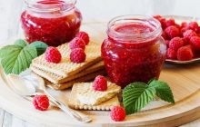 Ароматно-апетитний смаколик на зиму: рецепти корисного варення з малини