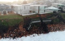 В Австралии из-за оползней в океан смыло элитные виллы (видео)