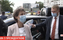 Президент Швейцарии выпила кофе во дворе столичной многоэтажки (видео)