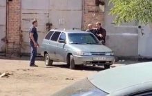 Man armed with grenade frees Ukrainian police hostage, runs to forest – media