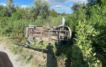 На Дніпропетровщині автобус вилетів у кювет: 15 постраждалих, водій втік