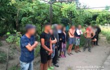 На Херсонщині чоловік тримав у рабстві 13 осіб, але двом вдалося втекти (фото)
