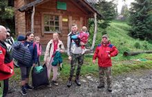Спасатели эвакуируют туристов с детьми с Говерлы (фото)