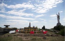 У Києві біля Батьківщини-матері встановлять найбільший прапор в Україні