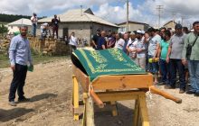 У будинку загиблого 3-річного Муси Сулейманова провели молебень на підтримку кримських політв'язнів (відео)