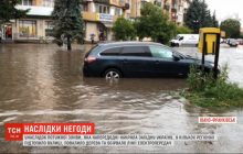 Вода у великих містах: потужна злива накоїла лиха на Заході України (відео)