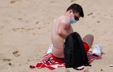 Бельгийцев заставили носить защитные маски (фоторепортаж)