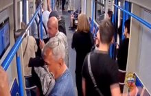Самоізолювався: москвич розпилив газ у вагоні метро, щоб всі від нього відійшли (відео)