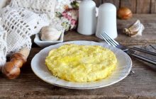 Молоко портит вкус: эксперт объяснила, как готовить правильный омлет