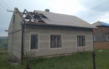 Черновицкую область накрыла внезапная непогода: повреждены дома, повалены деревья (фото)