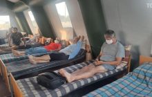 Десятки жителей ОРДЛО поселились на остановке возле пункта пропуска из-за действий боевиков (фоторепортаж)