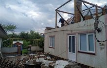 В Черновицкой области ураган сорвал крыши и повалил деревья