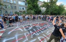 Годовщина убийства Гандзюк: активисты жгли шашки и расписали краской дорогу возле МВД (фото)