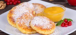 Нежные сырники, как в детском садике: годами проверенный рецепт