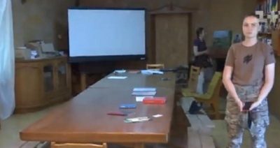 З часів Януковича на базі відпочинку залишився тільки стіл / Скріншот З часів Януковича на базі відпочинку залишився тільки стіл / Скріншот