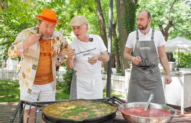 Відомий одеський ресторатор Савва Лібкін поділився рецептом чахохбілі (відео)
