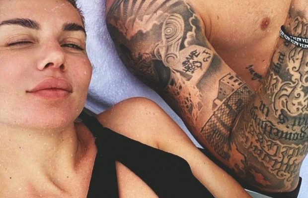 "А можна у нормальному одязі?": екс-"віагра" Сєдокова засвітила груди в купальнику з величезним розрізом (фото)