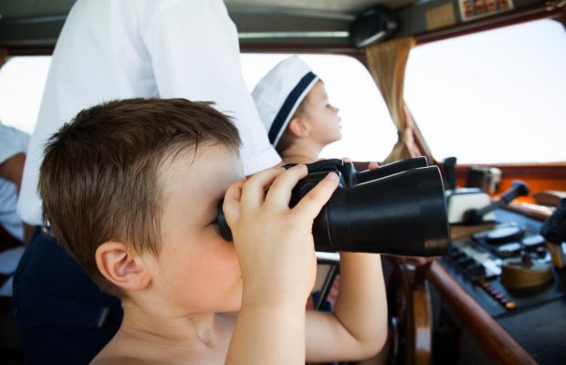 День працівників морського і річкового флоту: привітання зі святом у віршах і картинках