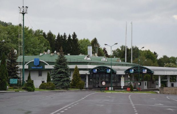 На кордоні з Польщею один з пунктів пропуску закрили для авто: що відомо