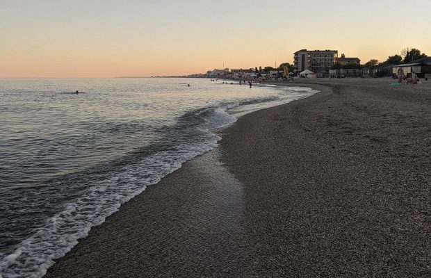 На одному з найпопулярніших літніх курортів України порекомендували не купатися