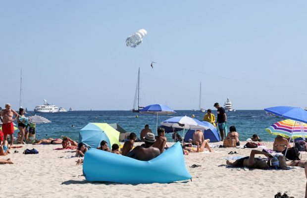 Две трети украинцев не планируют идти в отпуск этим летом - опрос