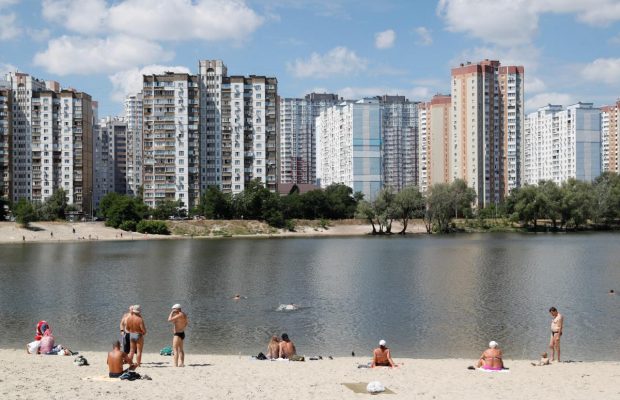 На всіх пляжах Києва купатися поки не рекомендовано