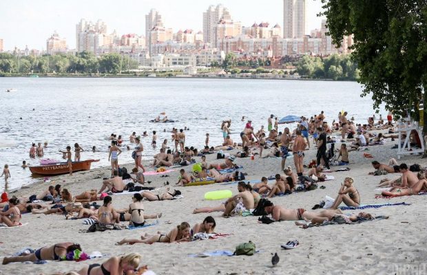 "Не про коронавірус": у МОЗ розповіли, як не підхопити інфекцію під час відпочинку біля води