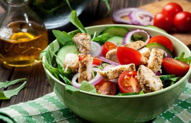 Оригинальные салаты с курятиной: лучшие рецепты вкусного блюда
