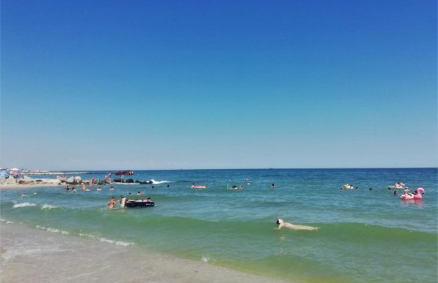 "Укрзалізниця" призначила 11 додаткових поїздів до моря: список
