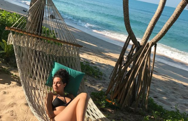 "А куди Потапа поділа?": Каменських вразила мережу "докарантинним" фото в купальнику