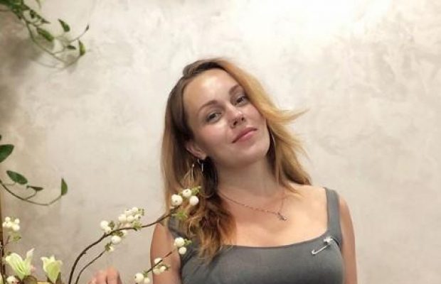 Вагітна Alyosha показала обличчя без макіяжу (фото)